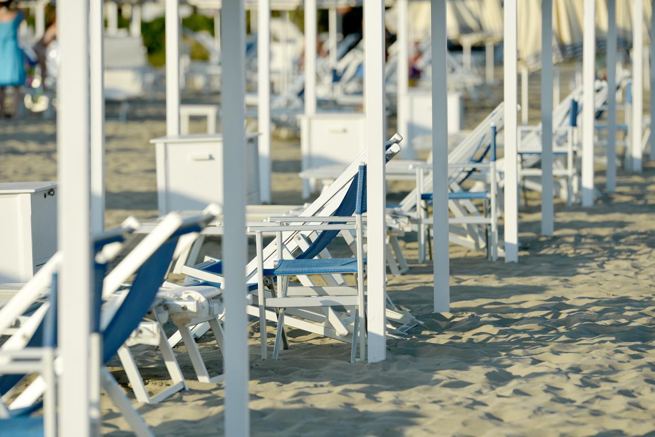מרינה די פיאטרסנטה Hotel Esplanade מראה חיצוני תמונה